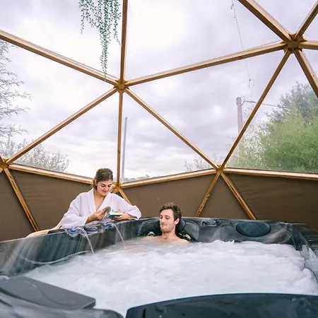 Le Dome Et Son Jacuzzi
